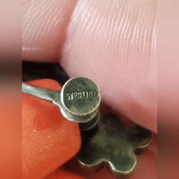 Vintage•925•Zuni•signed and stamped•sterling silver•turquoise•screwback•earrings - Picture 3 of 7